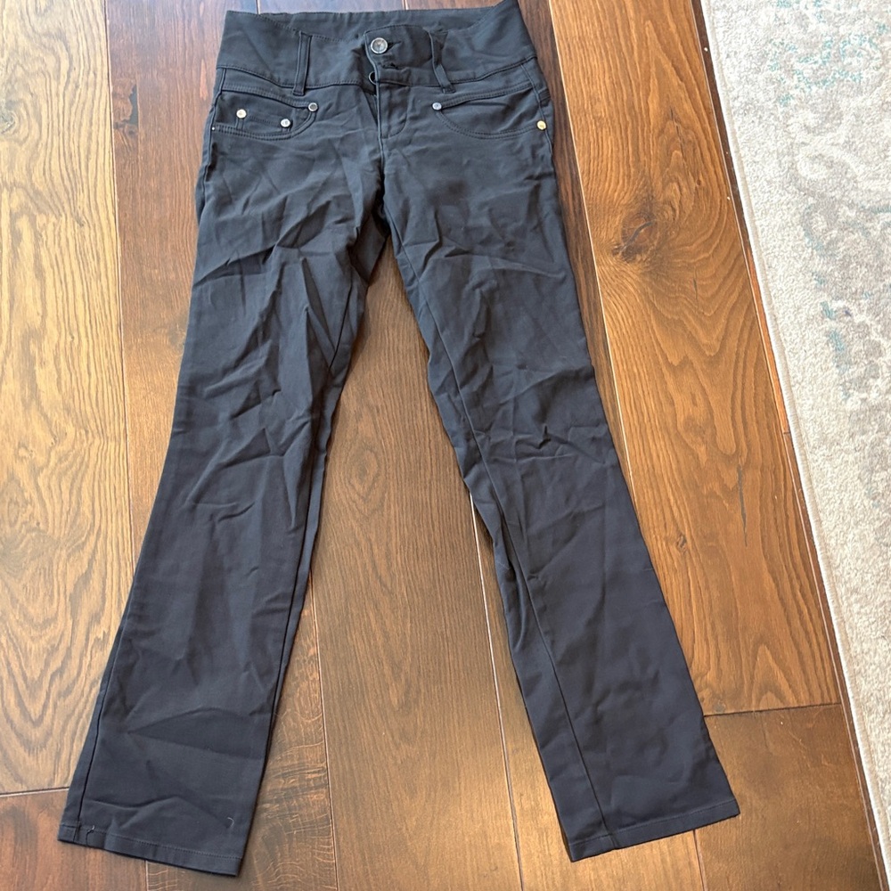 Elegant Black Boot Cut Jeans for Women stretch fabric